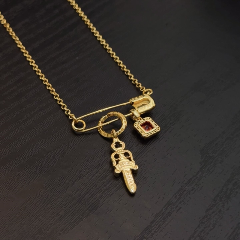 Ch*0me He**ts necklaces